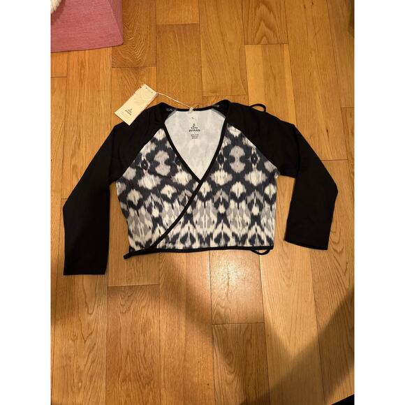 NWT PrAna Coal Ikat Print Dakota Wrap Top, L - Picture 1 of 7